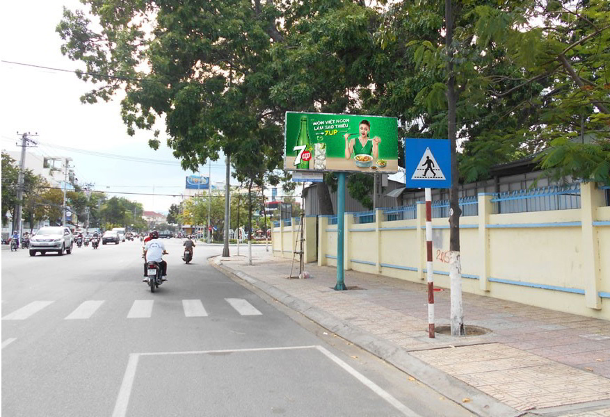 LIGHTBOX - Gần cổng phụ trường THCS Thái Nguyên đường Lê Thánh Tôn - Nha Trang