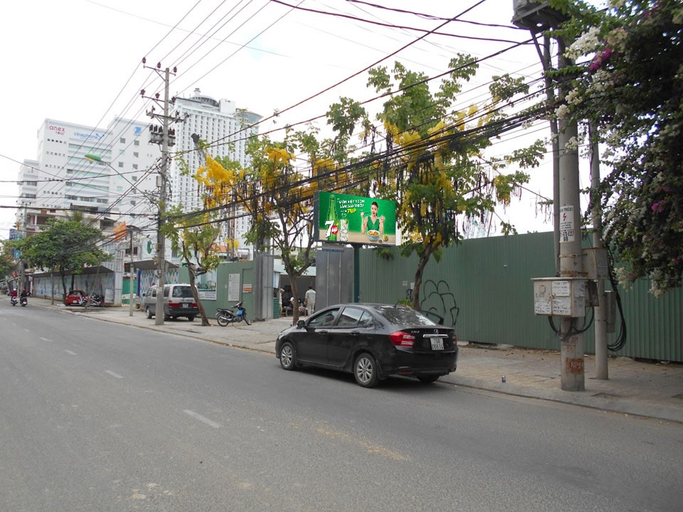 LIGHTBOX - Trước nhà hàng Kim Long 03 Hùng Vương - Nha Trang